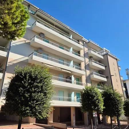 Albatros - 100m From The Apartment *